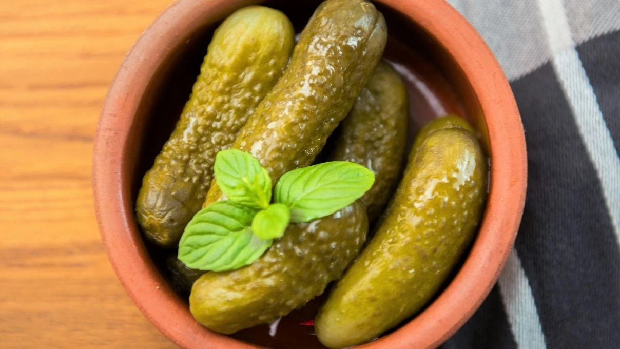 Sakın turşu suyunu dökmeyin! Faydaları bilim insanlarını bile şaşırtıyor 	