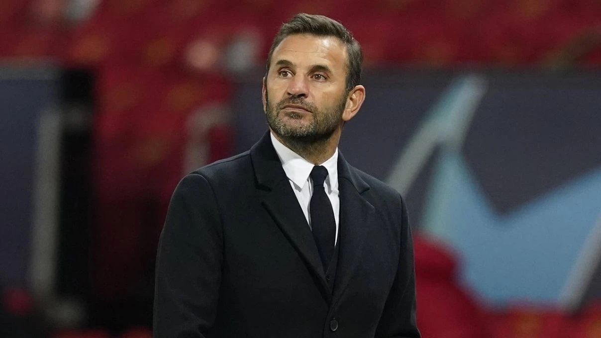 Okan Buruk Bebek’te görüntülendi! Manav çıkışı aceleci halleri dikkat çekti