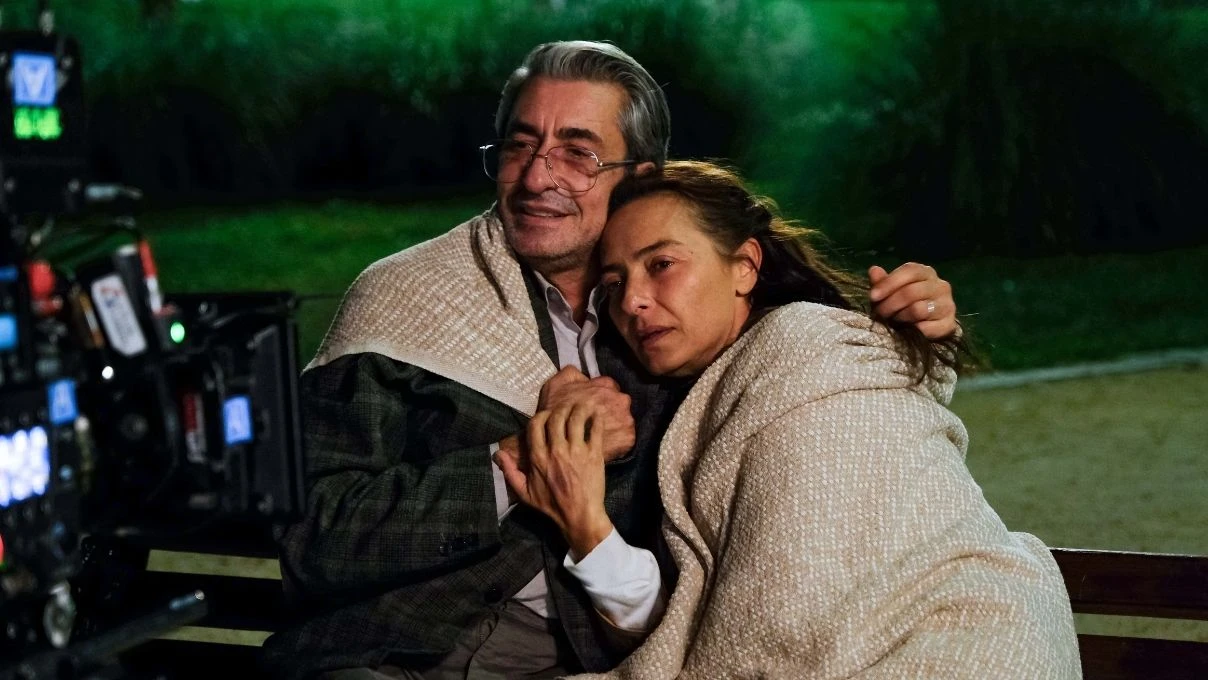 Erkan Petekkaya ve Ayçin Bingöl’ü bir araya getiren “Al Beni Baba” filminden ilk kareler!