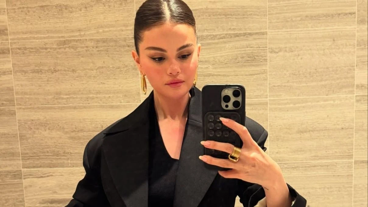 Selena Gomez Emmy Ödülleri gecesine damga vurdu! Kırmızı halıda takılarıyla dikkat çekti