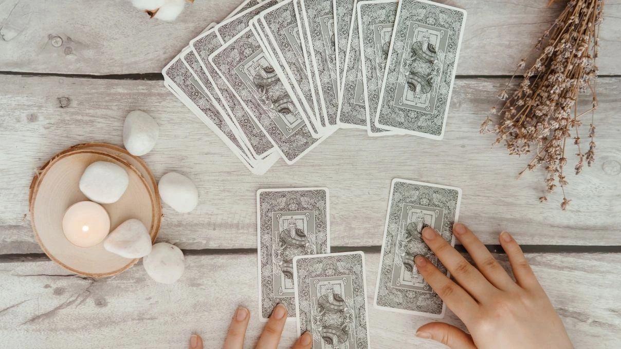 Günlük tarot kart açılımı 27 Eylül 2025! Kariyer ve kişisel gelişimler sizlere rehberlik edecek