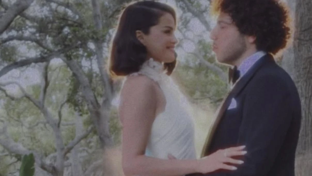 Selena Gomez’in Benny Blanco’ya aldığı düğün hediyesi sosyal medyayı salladı! Yüksek güvenlikli gece dikkat çekti