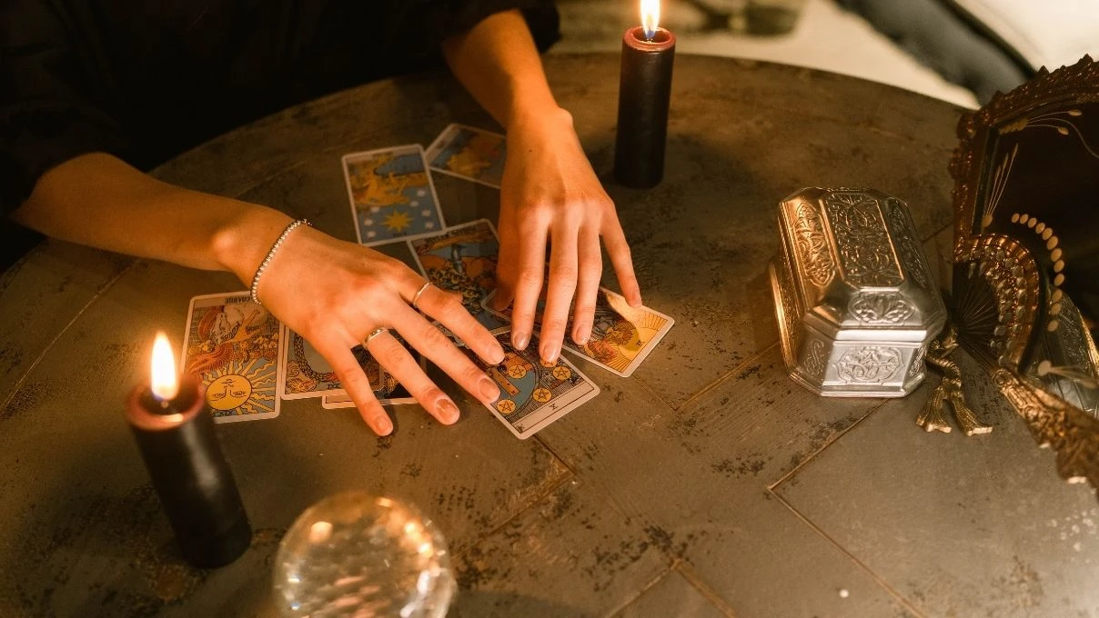 Günlük tarot kart açılımı 2 Ekim 2025! Dönüşüm ve uyum gününüzü şekillendiriyor