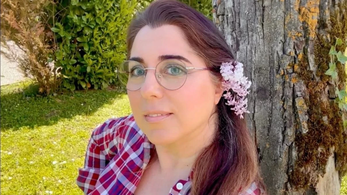 Ünlü türkücü Seher Dilovan’ın doğayla iç içe yaşamı dikkat çekiyor! Türkiye'yi bıraktı, İsviçe'ye yerleşti
