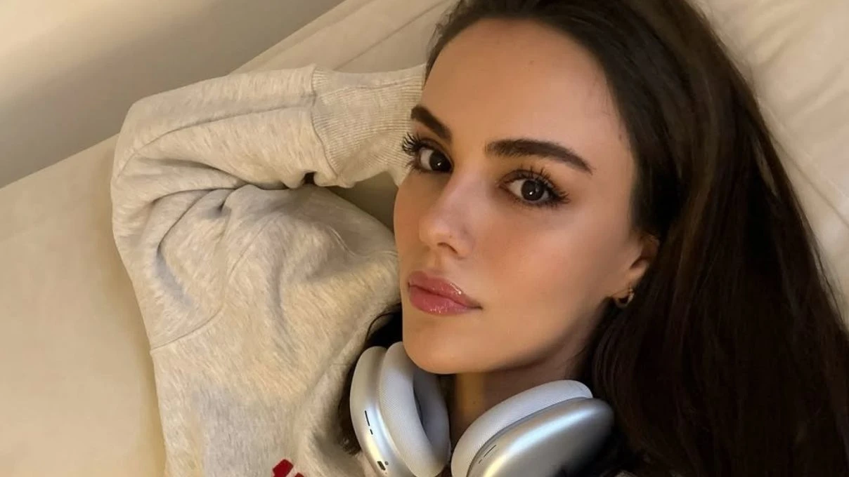 Özgü Kaya Victoria Secret defilesine gidiyor! Güzel oyuncu Türkiye’yi temsil edecek