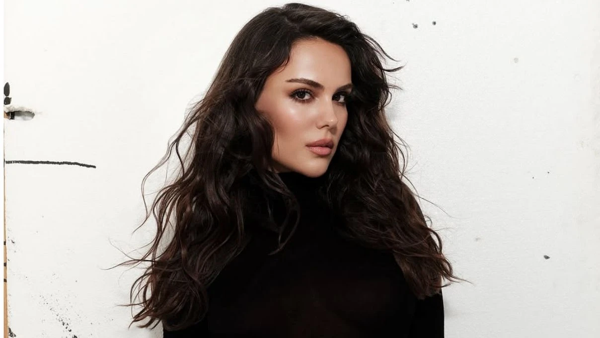 Özgü Kaya Victoria Secret defilesine gidiyor! Güzel oyuncu Türkiye’yi temsil edecek