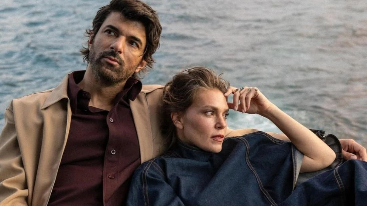 Aslı Enver ile Engin Akyürek uyumları ile hayran bıraktı! İkili Enfes Bir Akşam dizisiyle ekranlara gelecek