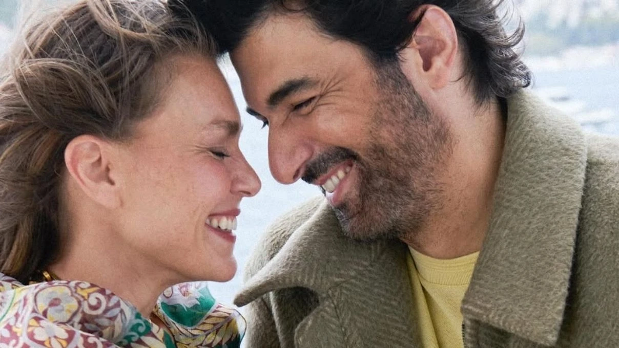 Aslı Enver ile Engin Akyürek uyumları ile hayran bıraktı! İkili Enfes Bir Akşam dizisiyle ekranlara gelecek