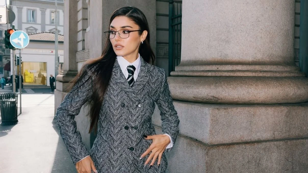 Hande Erçel ayrılık sonrası yeni aldığı araçla görüntülendi! Güzel oyuncu polis çevirmesine yakalandı