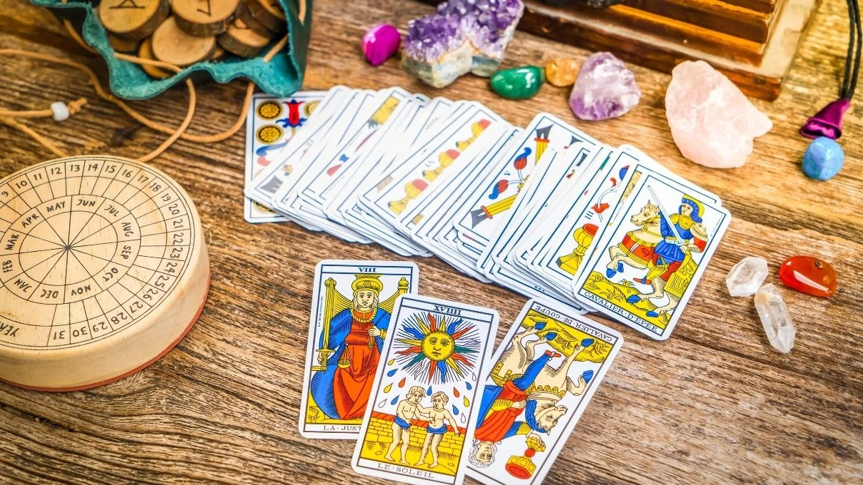 Günlük tarot kart açılımı 12 Ekim 2025! Döngüler ve dönüm noktaları ortaya çıkıyor