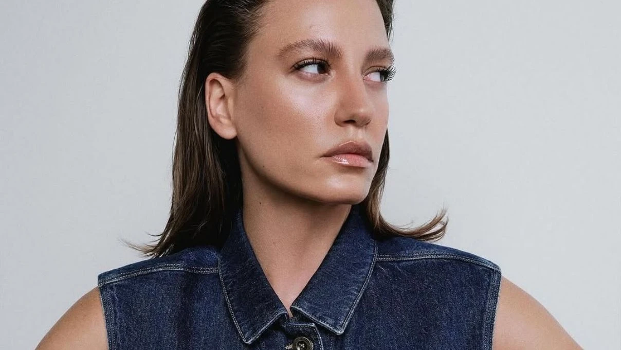 Serenay Sarıkaya’nın yeni reklam filminin fiyatı dudak uçuklattı! Güzel oyuncu yatımlarına yatırım ekledi 7 Serenay Sarıkaya’nın yeni reklam filminin fiyatı dudak uçuklattı! Güzel oyuncu yatımlarına yatırım ekledi