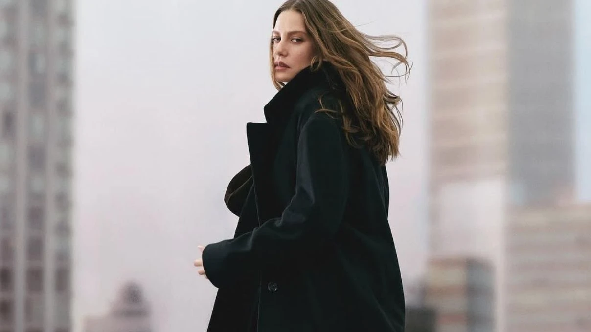 Serenay Sarıkaya’nın yeni reklam filminin fiyatı dudak uçuklattı! Güzel oyuncu yatımlarına yatırım ekledi 9 Serenay Sarıkaya’nın yeni reklam filminin fiyatı dudak uçuklattı! Güzel oyuncu yatımlarına yatırım ekledi