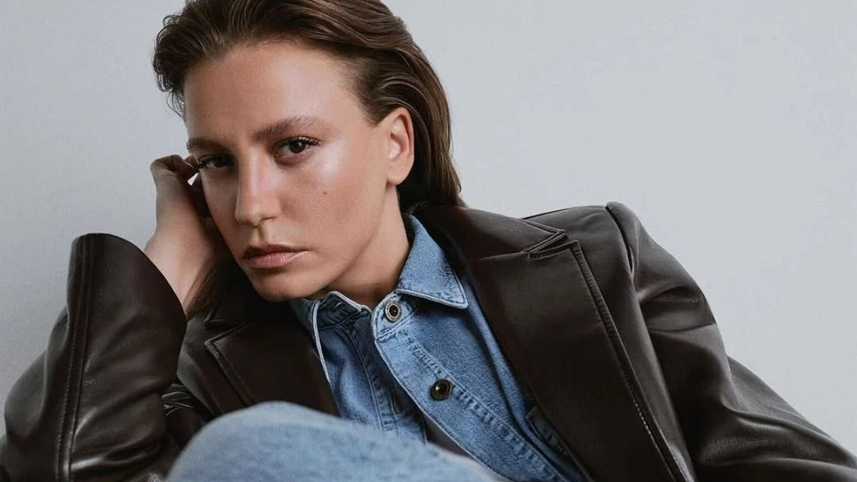 Serenay Sarıkaya’nın yeni reklam filminin fiyatı dudak uçuklattı! Güzel oyuncu yatımlarına yatırım ekledi 4 Serenay Sarıkaya’nın yeni reklam filminin fiyatı dudak uçuklattı! Güzel oyuncu yatımlarına yatırım ekledi