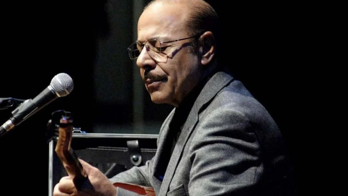 İbrahim Tatlıses’ten anlamlı hareket! Ünlü şarkıcı Neşet Ertaş’ın mezarına ziyarette bulundu