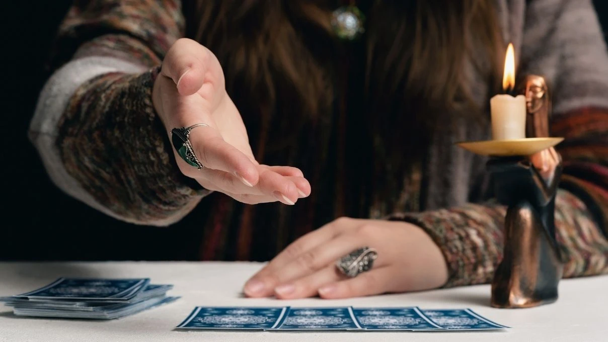 Günlük tarot kart açılımı 13 Ekim 2025! Akımlar değişiyor, ikili yankılar meydana geliyor