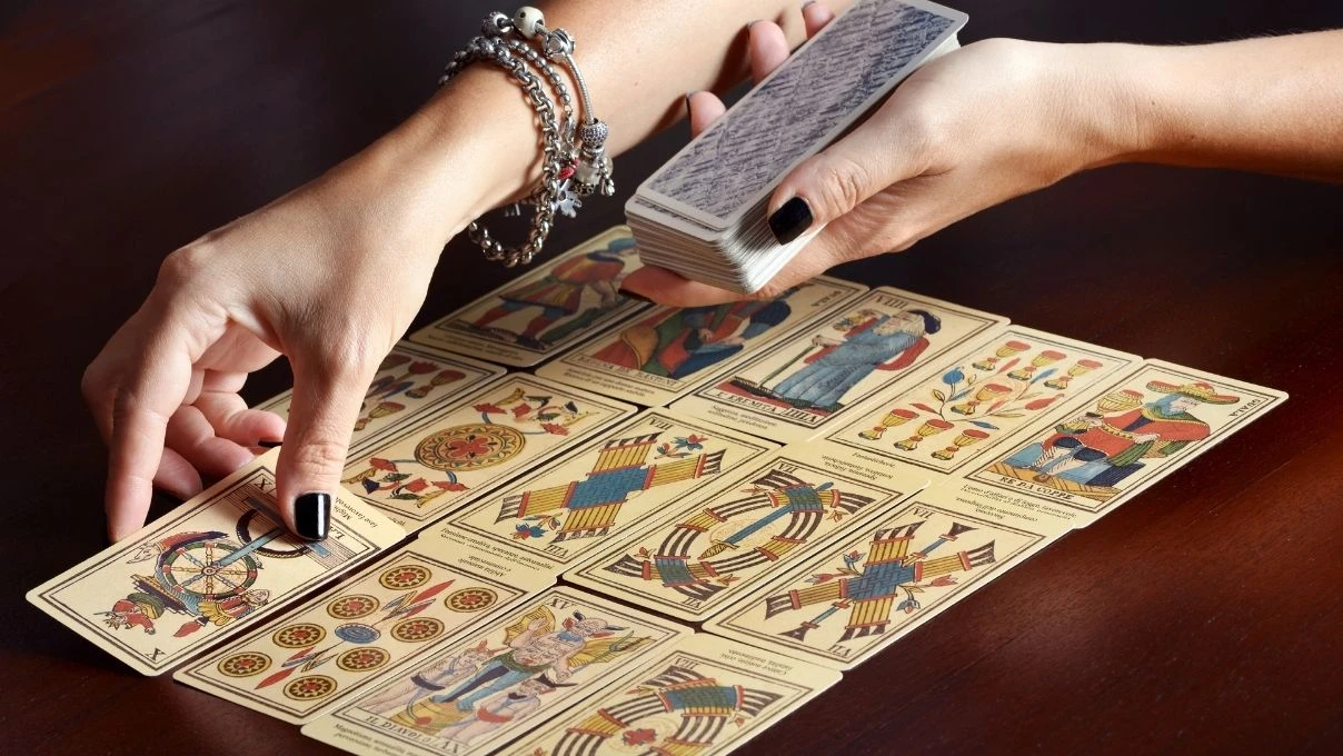 Günlük tarot kart açılımı 16 Ekim 2025! Yeni bir his ve bir kıvılcım bir arada gelebilir