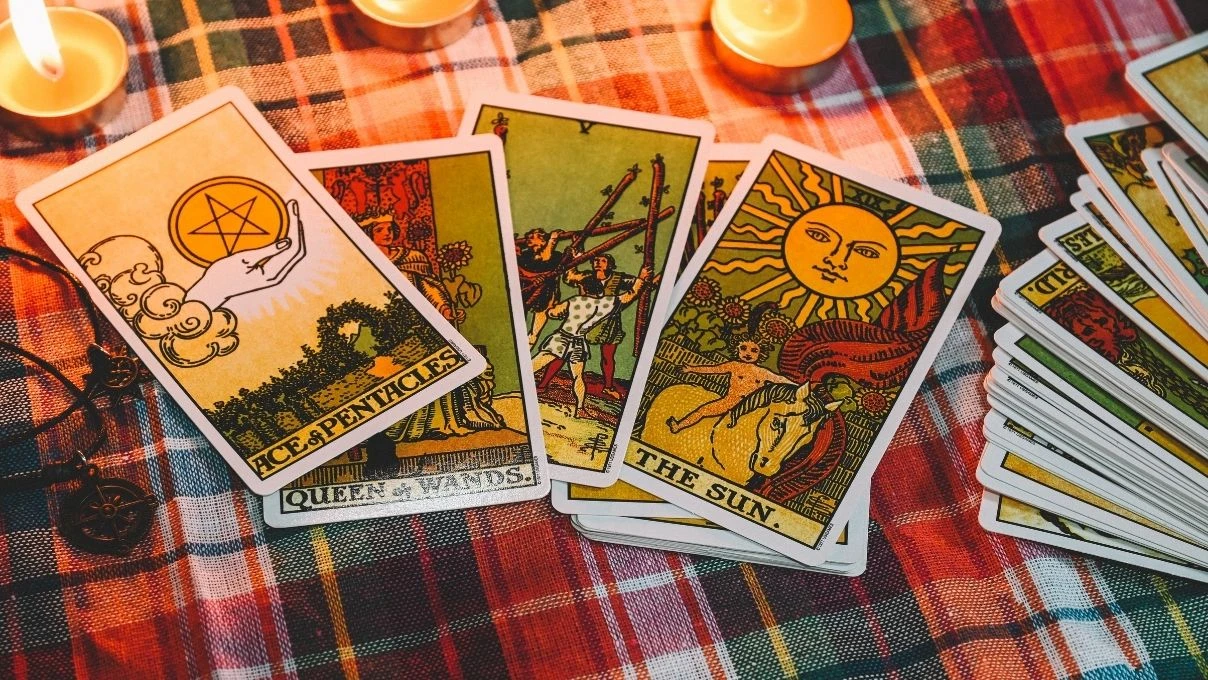 Günlük tarot kart açılımı 16 Ekim 2025! Yeni bir his ve bir kıvılcım bir arada gelebilir