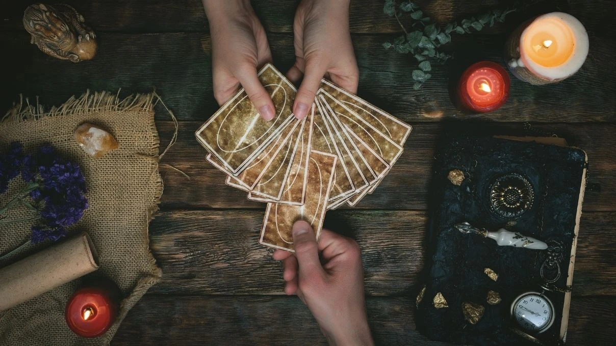 Günlük tarot kart açılımı 16 Ekim 2025! Yeni bir his ve bir kıvılcım bir arada gelebilir