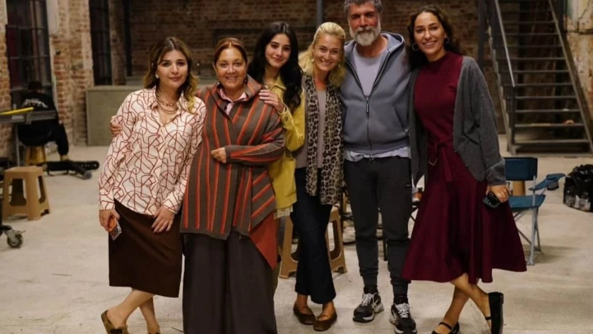 Helin Kandemir, Özcan Deniz filmiyle dönüyor! 25 yıllık aşkı anlatıyor