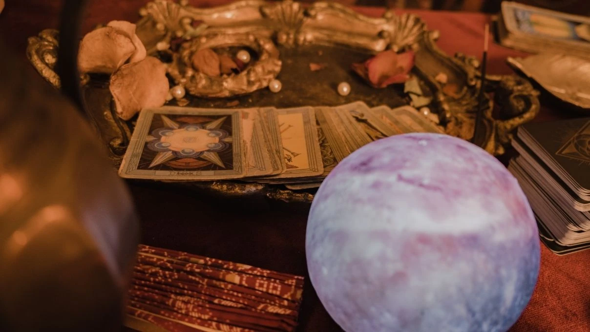 Günlük tarot kart açılımı 17 Ekim 2025! Yeni başlangıçların ve taze coşkunun kıvılcımını hissedin