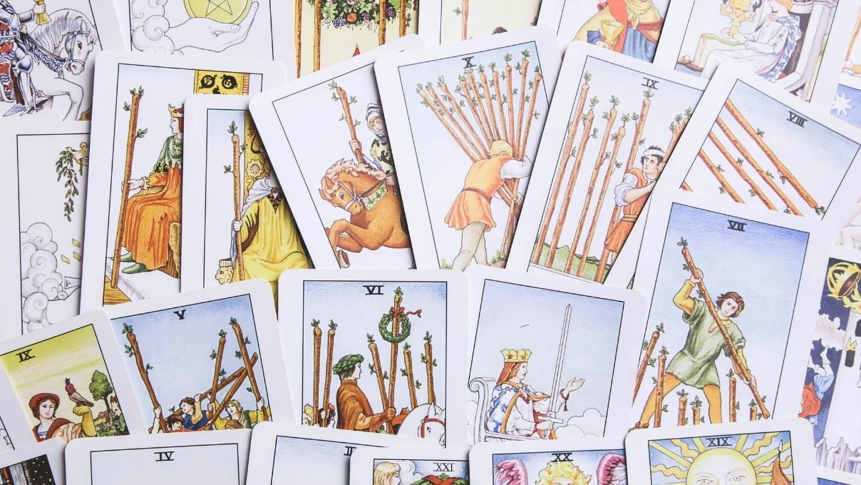 Günlük tarot kart açılımı 19 Ekim 2025! İç sesinize güvenin, gözlem yoluyla netlik kazanın
