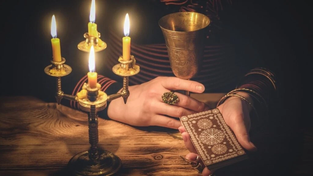 Günlük tarot kart açılımı 25 Ekim 2025! Dış dünyaya karşı değil kendi iç dünyanıza dönün