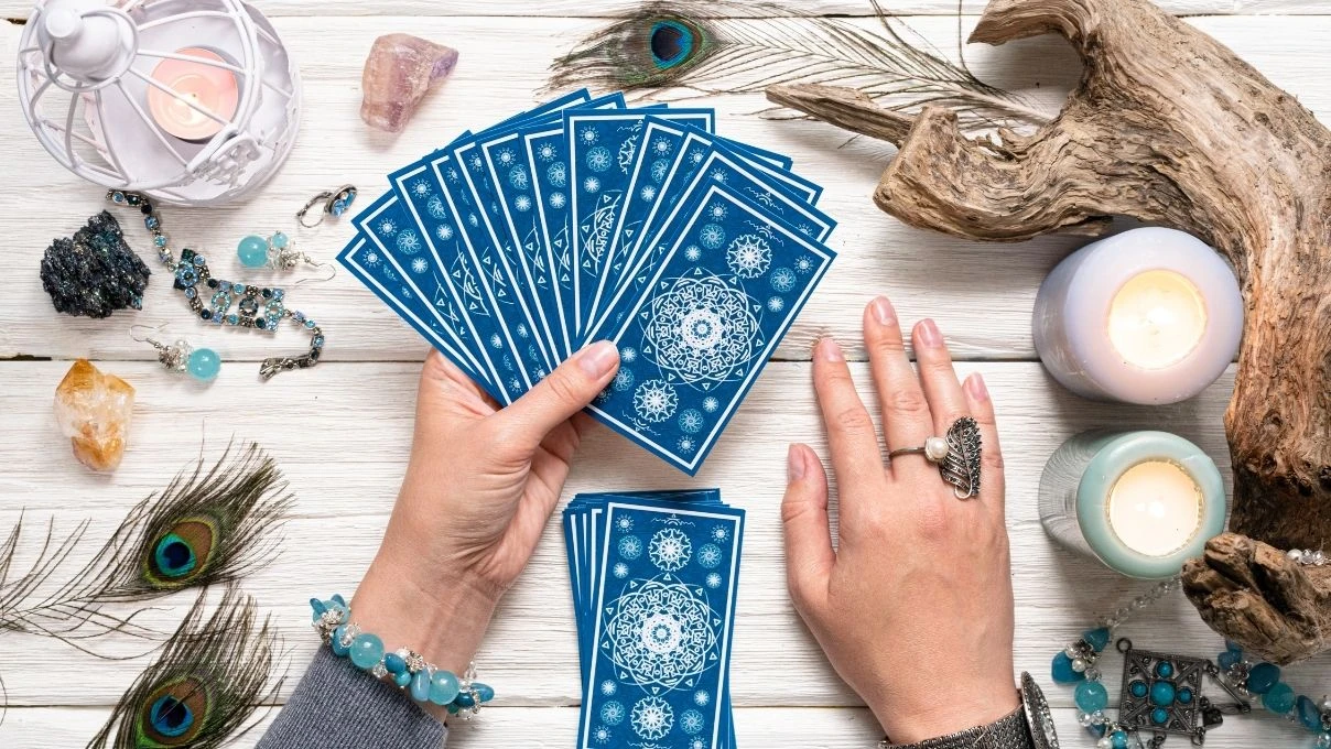 Günlük tarot kart açılımı 22 Ekim 2025! Seçeneklerinizi dikkatli değerlendirin