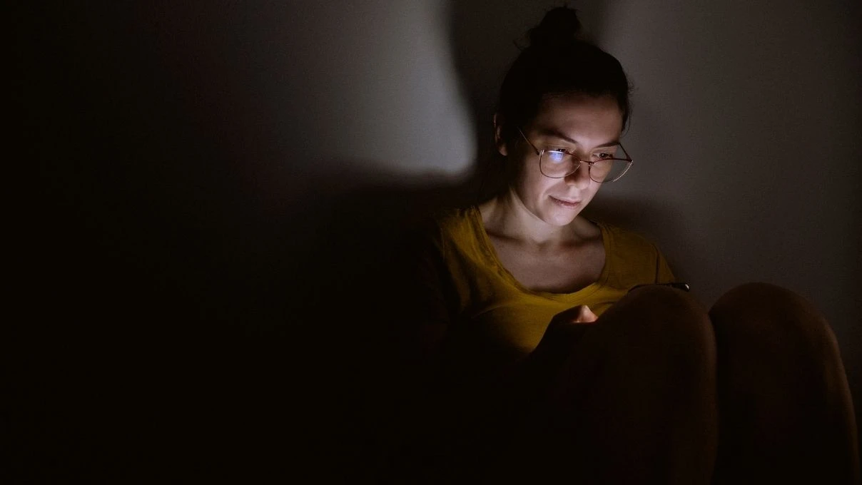 Yeni çağ hastalığı dijital ekran bağımlılığı! Erkeklere oranla kadınlarda daha çok görülüyor 6 Yeni çağ hastalığı dijital ekran bağımlılığı! Erkeklere oranla kadınlarda daha çok görülüyor