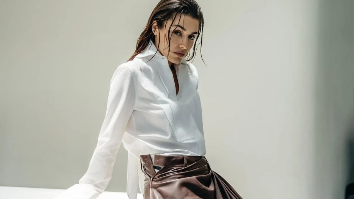 Hande Erçel’in yapay İngilizce konuşması! Sosyal medyada gündem oldu 4 Hande Erçel’in yapay İngilizce konuşması! Sosyal medyada gündem oldu
