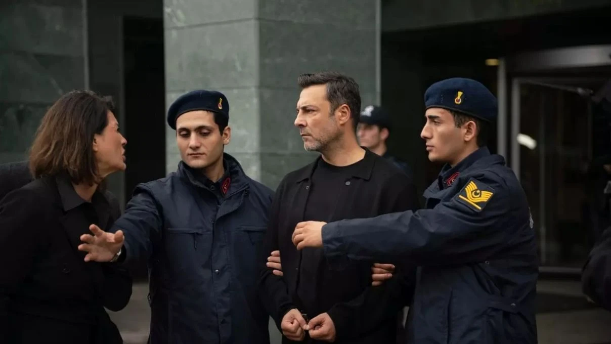 Kızılcık Şerbeti dizisinde kaoslar bitmiyor! Oyuncular peş peşe ayrılıyor