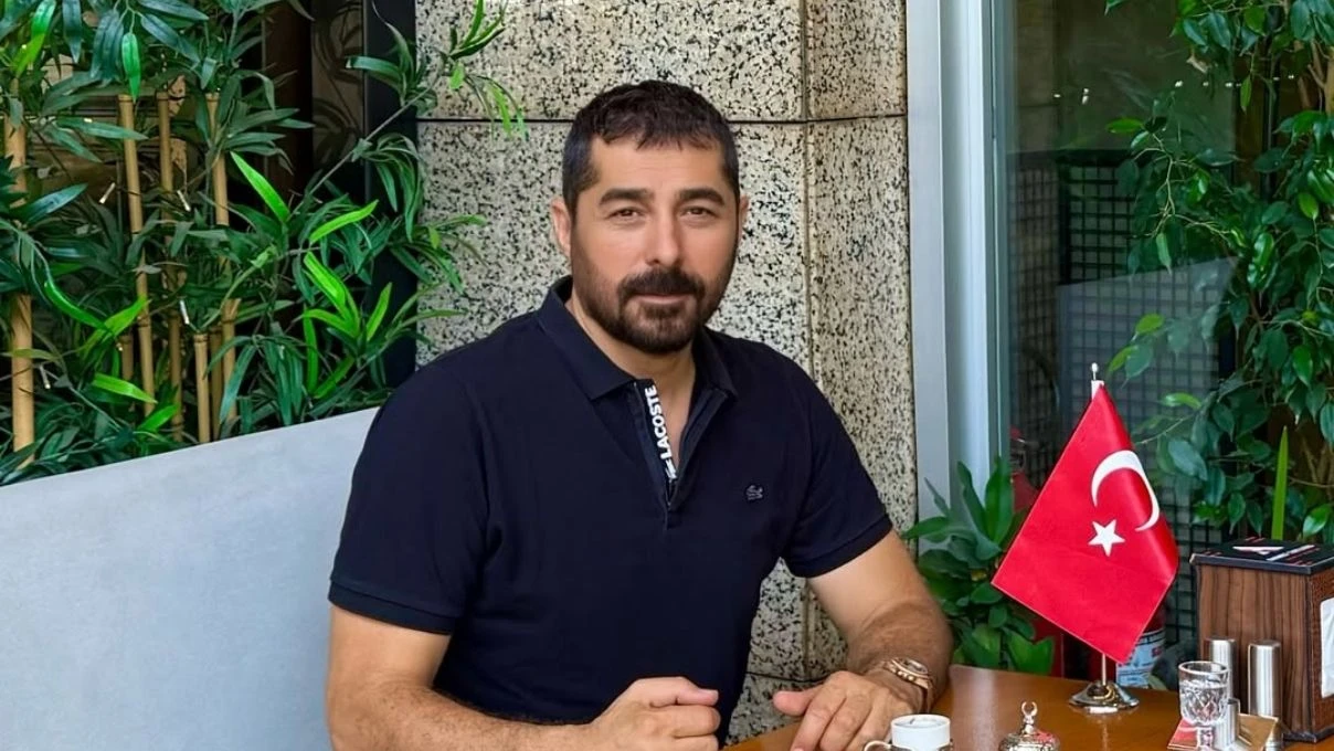 İbrahim Tatlıses ve büyük oğlu Ahmet Tatlıses arasındaki gerilim artıyor! Kendisine elektronik kelepçe takılan Ahmet Tatlıses’ten peş peşe açıklamalar geldi