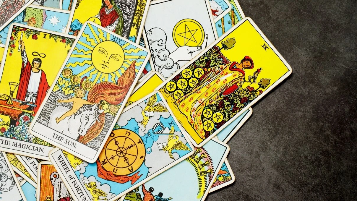 Günlük tarot kart açılımı 5 Kasım 2025! Bugün dramatik bir şey olmasa bile, zihniyetiniz uyum sağlıyor