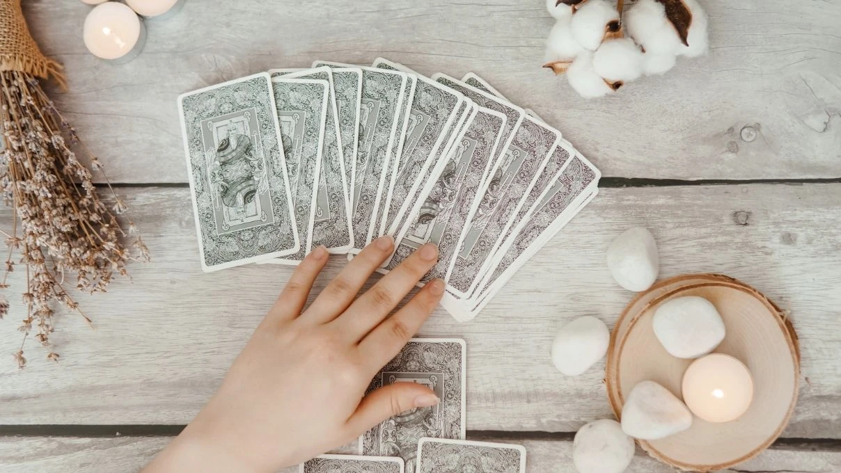 Günlük tarot kart açılımı 5 Kasım 2025! Bugün dramatik bir şey olmasa bile, zihniyetiniz uyum sağlıyor