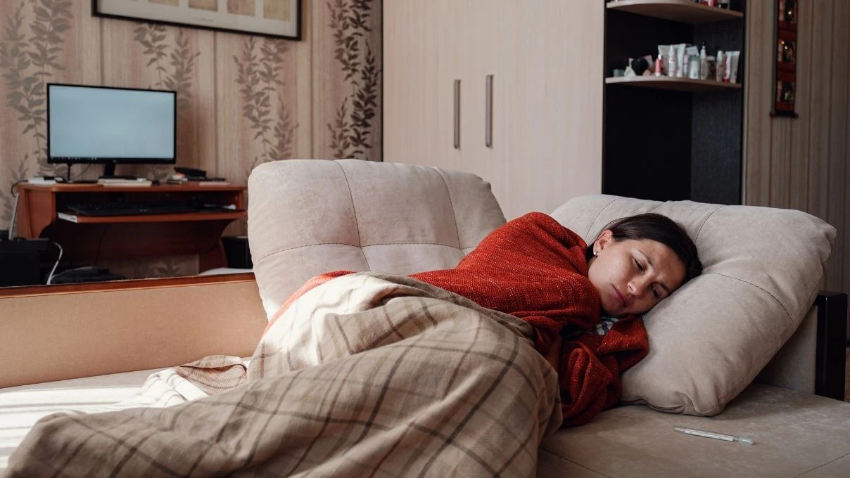 Kış aylarında kadınlarda görülen soğuk çarpması! Özellikle serçe parmak üşümesi 11 Kış aylarında kadınlarda görülen soğuk çarpması! Özellikle serçe parmak üşümesi