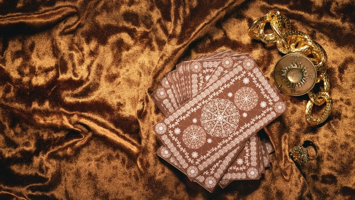 Günlük tarot kart açılımı 9 Kasım 2025! Geçişlere güvenin ve gerçeğe bağlı kalın 