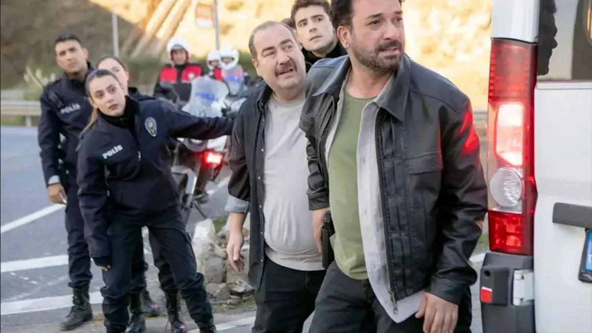 Arka Sokaklar bu akşam var mı? Arka Sokaklar yeni bölüm ne zaman? 4 Arka Sokaklar bu akşam var mı? Arka Sokaklar yeni bölüm ne zaman?