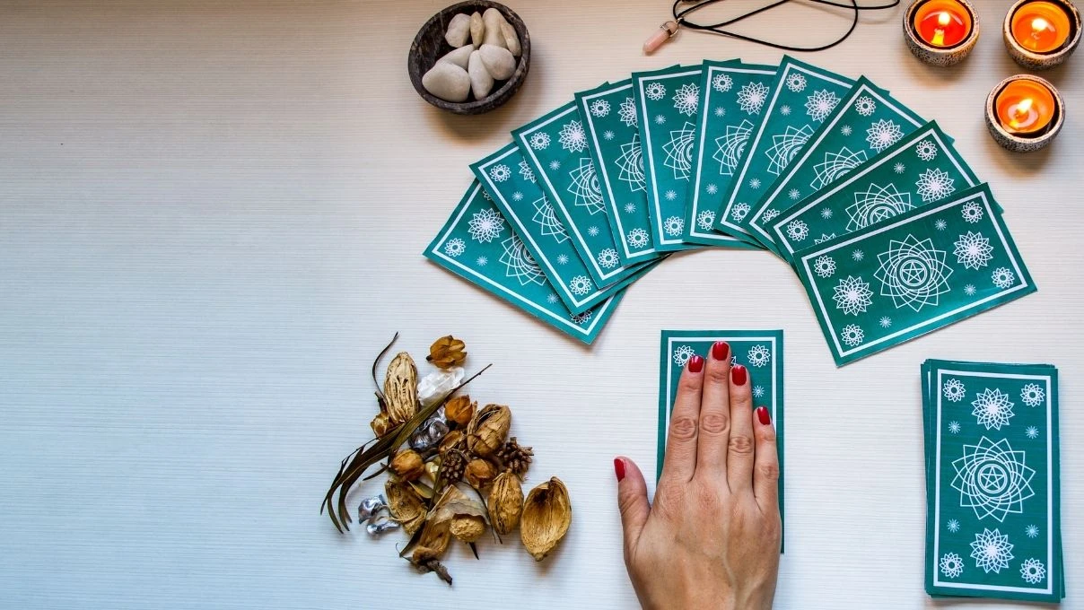 Günlük tarot kart açılımı 16 Kasım 2025! Sabır ve güven sayesinde zorluklar kolaylıkla çözülüyor 5 Günlük tarot kart açılımı 16 Kasım 2025! Sabır ve güven sayesinde zorluklar kolaylıkla çözülüyor