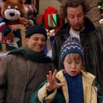 Evde Tek Başına filminin oyuncuları yıllar sonra bir arada! 90’lı yılların ünlü isimleri son halleriyle gündem oldu