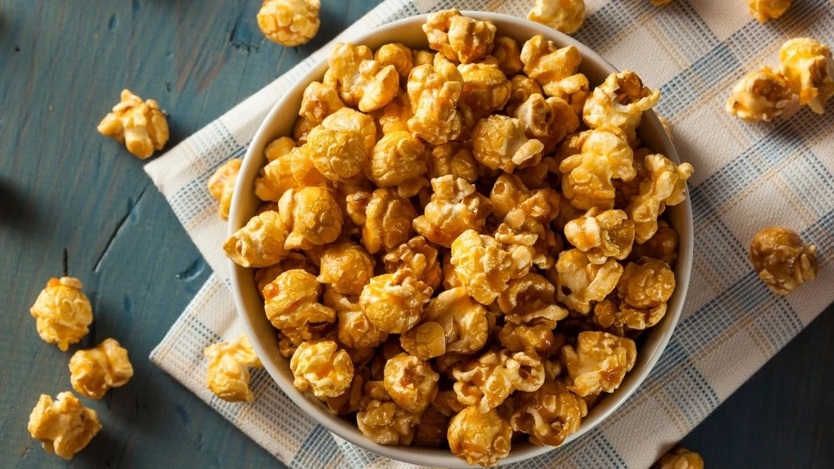 Film keyfine yeni bir tat! Salçalı patlamış mısır nasıl yapılır? 7 Film keyfine yeni bir tat! Salçalı patlamış mısır nasıl yapılır?