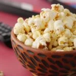 Film keyfine yeni bir tat! Salçalı patlamış mısır nasıl yapılır?