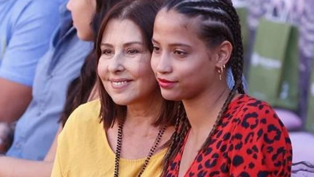 Nilüfer’in kızı Ayşe Nazlı Yumlu kimdir? Ayşe Nazlı Yumlu kaç yaşında nereli? 9 Nilüfer’in kızı Ayşe Nazlı Yumlu kimdir? Ayşe Nazlı Yumlu kaç yaşında nereli?