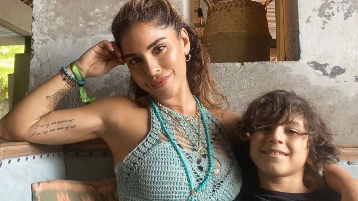 Kanserle mücadele eden Irmak Ünal’dan duygusal paylaşım! Ünlü isim saçlarını kazıttı, o anlar gündem oldu 5 Kanserle mücadele eden Irmak Ünal’dan duygusal paylaşım! Ünlü isim saçlarını kazıttı, o anlar gündem oldu