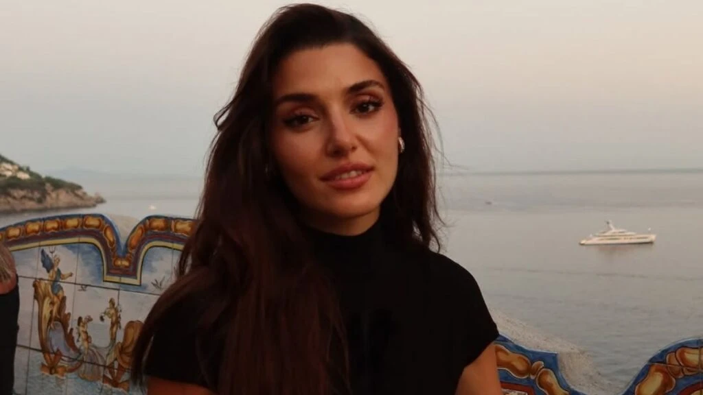 Hande Erçel ayrılığı acısını resim çizerek atıyor! Başarılı oyuncu son günlerde tempolu çalışmayı bırakmıyor