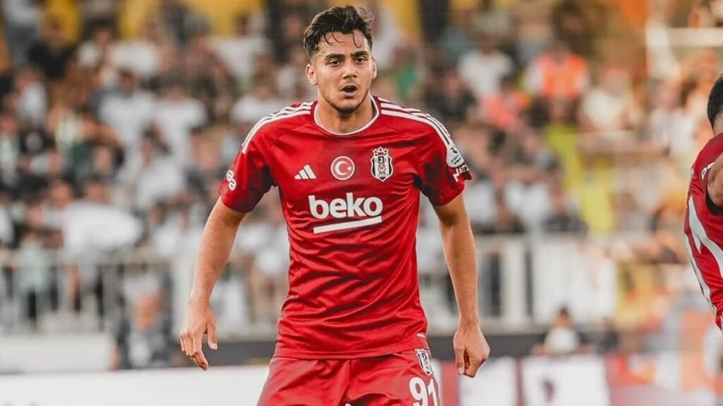 Beşiktaş’ın genç futbolcusu Mustafa Erhan Hekimoğlu ile takım arkadaşı YKS sınavına girdi!