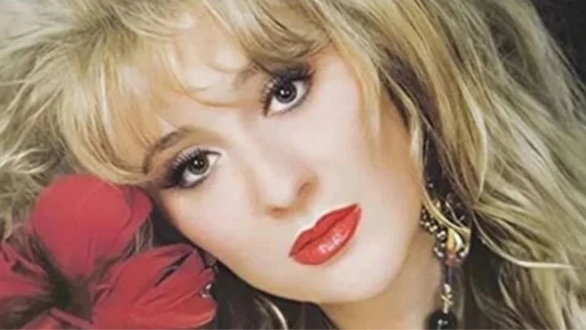 Güllü’nün gençlik yıllarına ait videosu ortaya çıktı! Sesi ve güzelliği hayran bıraktırdı