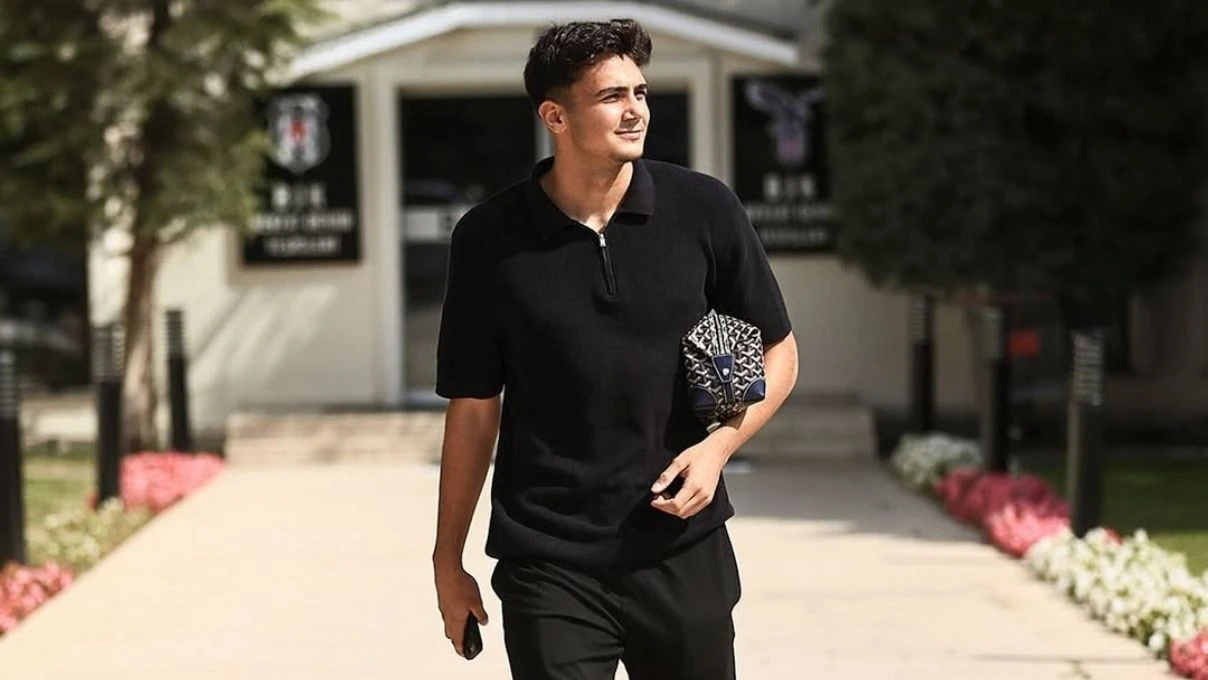 Beşiktaş’ın genç futbolcusu Mustafa Erhan Hekimoğlu ile takım arkadaşı YKS sınavına girdi!