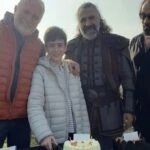 Mehmet Fetihler Sultanı dizisinin Şehzade Mustafa’sı Mustafa Konak'a sette doğum günü sürprizi!