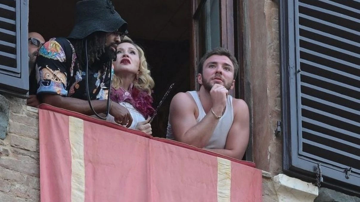 Madonna tarihi geleneği seyretti! Sosyal medya yıkıldı