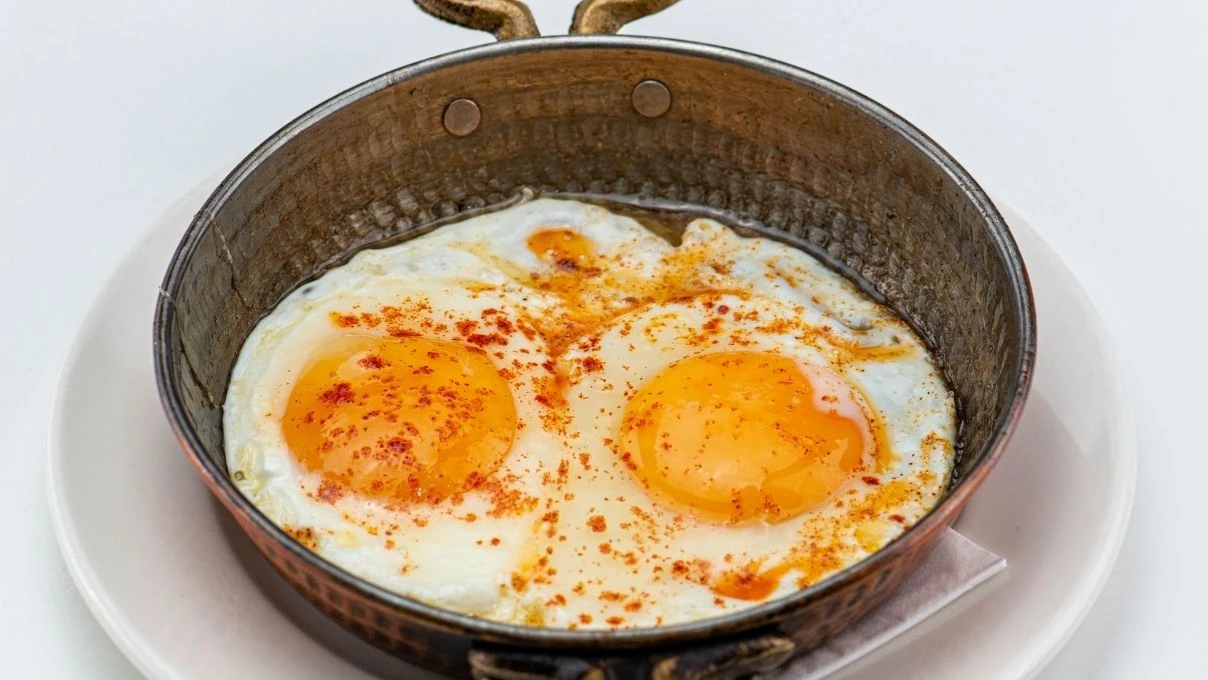 Salçalı yumurta nasıl yapılır? Salçalı yumurta hangi yöreye ait?