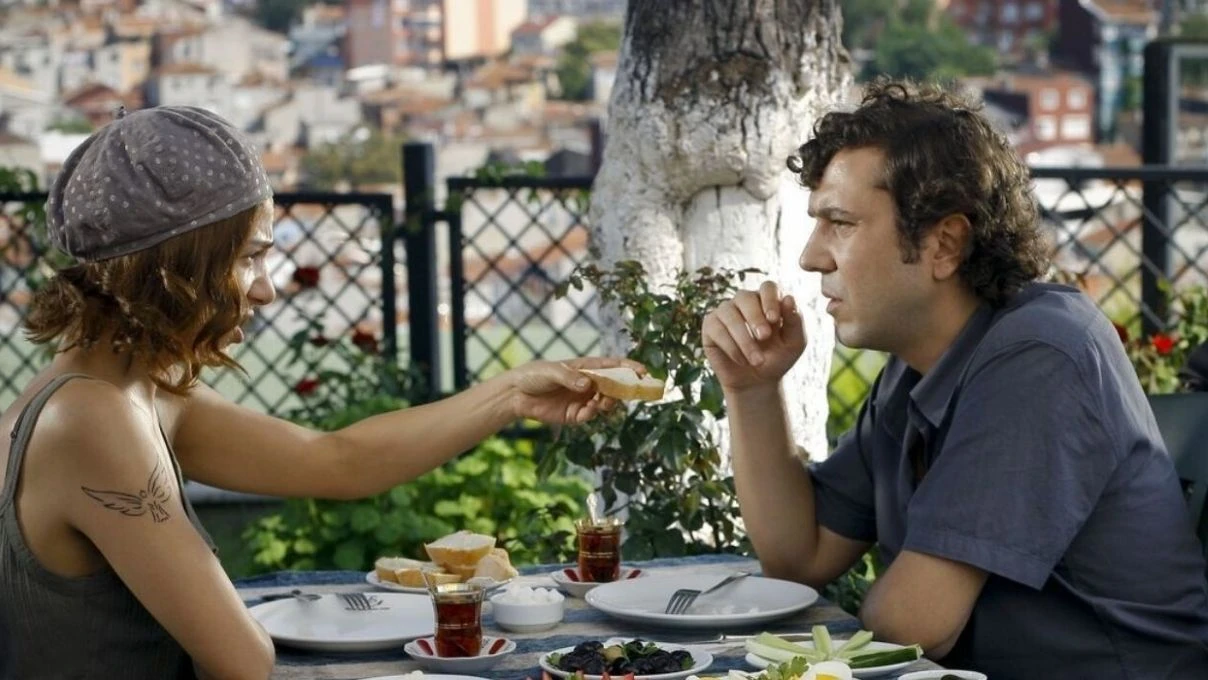 Halil Sezai pilot sevgilisi ile görüntülendi! İncir Reçeli 3 filmi geri dönemeden yarım kaldı
